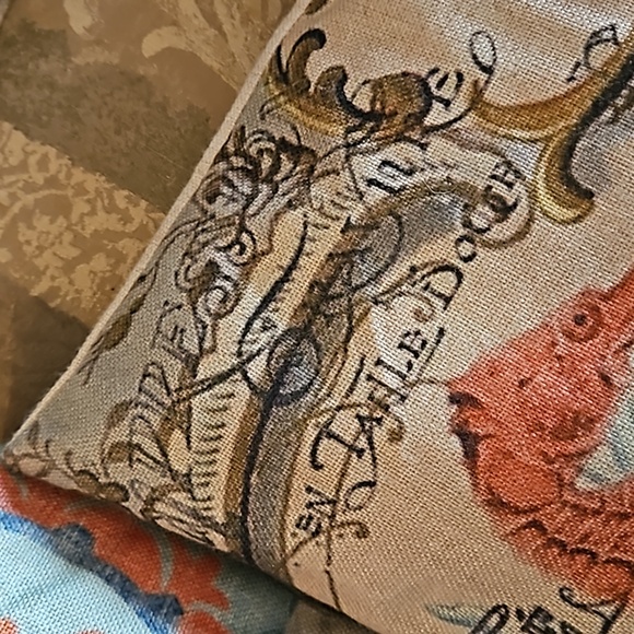 Set Burlap Pllarge handmade waahable zip pillowcases with throw pillows Included - Picture 4 of 8